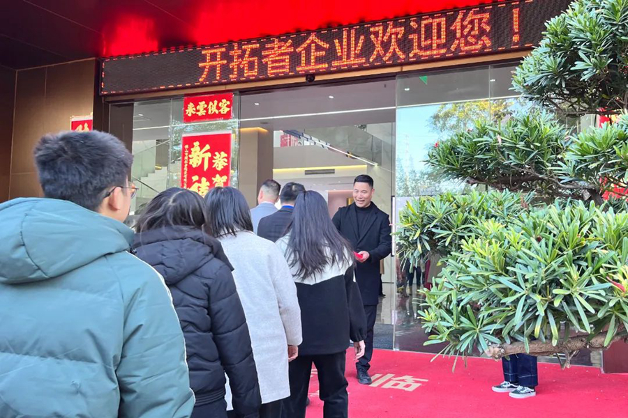 高效高質(zhì)！開拓者企業(yè)“開門紅”暨肇慶基地窯爐順利點(diǎn)火