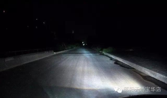 尤其是改過氙氣大燈的車主們，定期檢查電路，檢查火花塞是否積碳老化，這是很有必要的！