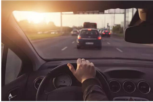 開車的這些陋習(xí)，據(jù)說會(huì)開車的人都犯過！別說你沒有！