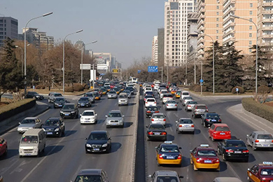 鬧市開車必學技巧，你會幾招？