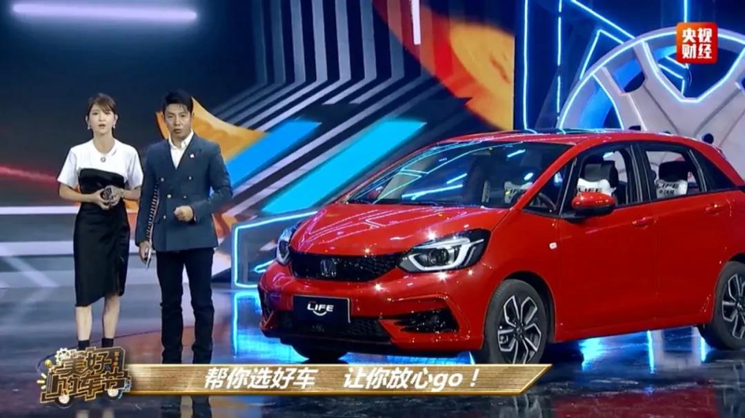 央視直播，名嘴主持竟現(xiàn)場“帶貨”？！